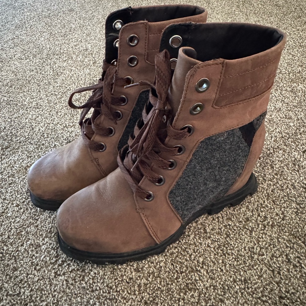 Sorel Brown and Gray Boots